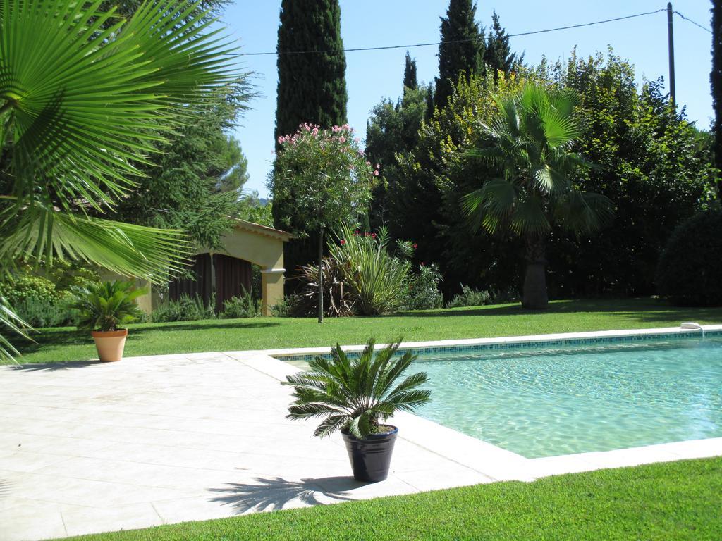 Le Clos Des Canebiers Bed and Breakfast Grasse Exteriör bild