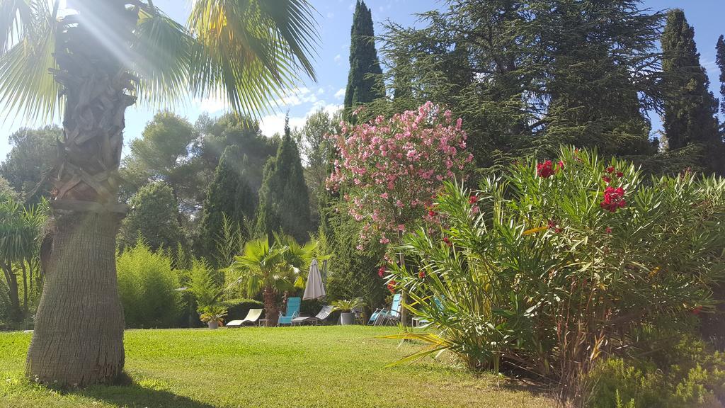 Le Clos Des Canebiers Bed and Breakfast Grasse Exteriör bild
