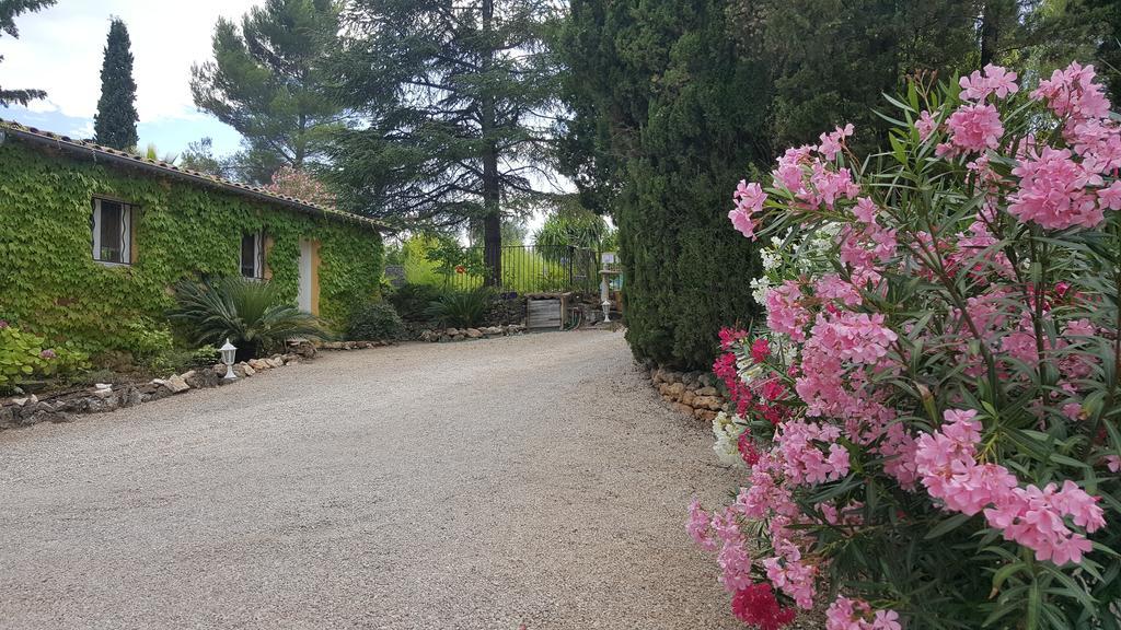 Le Clos Des Canebiers Bed and Breakfast Grasse Exteriör bild
