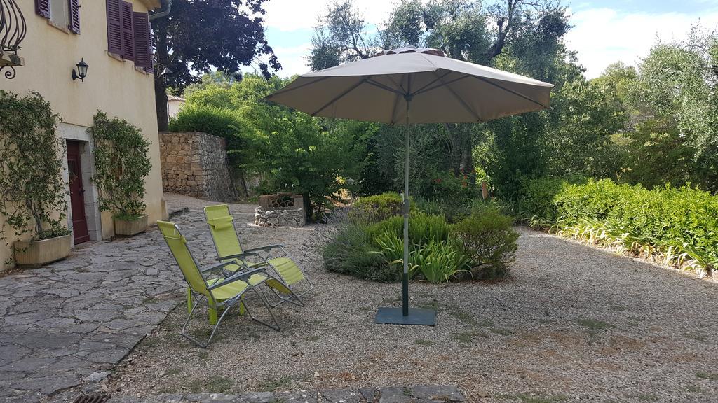 Le Clos Des Canebiers Bed and Breakfast Grasse Exteriör bild